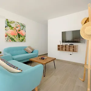 Apartment White Volcano Apartment, Free Access To The Fariones Sports Center, Puerto del Carmen (Lanzarote)